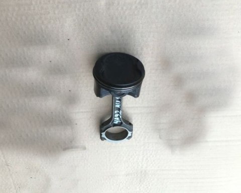Tłok Mitsubishi ASX I Lancer VIII 10r.- 1.6b 16v benzyna korbowód kod silnika 4A92 Tłok Mitsubishi ASX I Lancer VIII 10r.- 1.6b 16v benzyna korbowód kod silnika 4A92