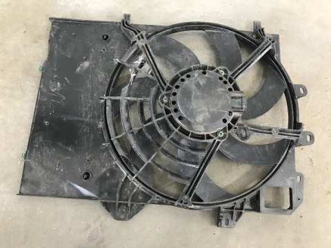 Wentylator chłodnicy Citroen C2 C3 C4 Cactus DS3 Peugeot 2008 207 208 301 308 Crossland 13-19r. wiatrak 9801666680 Wentylator chłodnicy Citroen C2 C3 C4 Cactus DS3 Peugeot 2008 207 208 301 308 Crossland 13-19r. wiatrak 9801666680