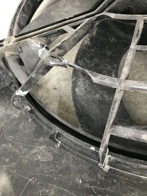 Wentylator chłodnicy Citroen C2 C3 C4 Cactus DS3 Peugeot 2008 207 208 301 308 Crossland 13-19r. wiatrak 9801666680 Wentylator chłodnicy Citroen C2 C3 C4 Cactus DS3 Peugeot 2008 207 208 301 308 Crossland 13-19r. wiatrak 9801666680