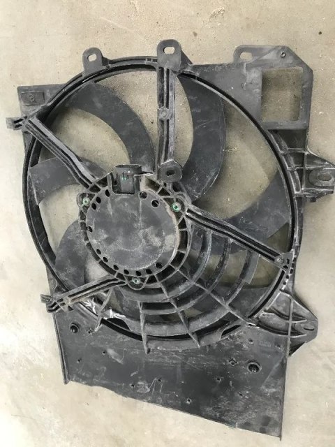 Wentylator chłodnicy Citroen C2 C3 C4 Cactus DS3 Peugeot 2008 207 208 301 308 Crossland 13-19r. wiatrak 9801666680 Wentylator chłodnicy Citroen C2 C3 C4 Cactus DS3 Peugeot 2008 207 208 301 308 Crossland 13-19r. wiatrak 9801666680