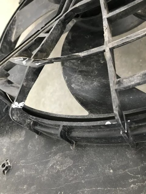 Wentylator chłodnicy Citroen C2 C3 C4 Cactus DS3 Peugeot 2008 207 208 301 308 Crossland 13-19r. wiatrak 9801666680 Wentylator chłodnicy Citroen C2 C3 C4 Cactus DS3 Peugeot 2008 207 208 301 308 Crossland 13-19r. wiatrak 9801666680