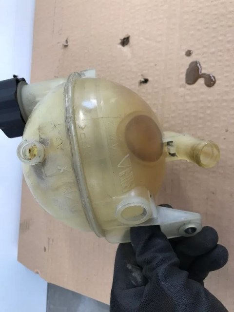 Zbiorniczek wyrównawczy Citroen C4 I 04-10r. płynu chłodzącego oryginalny Zbiorniczek wyrównawczy Citroen C4 I 04-10r. płynu chłodzącego oryginalny