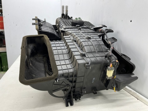 Nagrzewnica Hyundai i30 I FD 07-12r. wersja z KLIMĄ obudowa chłodnicy wody parownik klimatyzacji Nagrzewnica Hyundai i30 I FD 07-12r. wersja z KLIMĄ obudowa chłodnicy wody parownik klimatyzacji