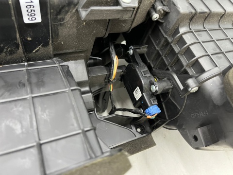 Nagrzewnica Hyundai i30 I FD 07-12r. wersja z KLIMĄ obudowa chłodnicy wody parownik klimatyzacji Nagrzewnica Hyundai i30 I FD 07-12r. wersja z KLIMĄ obudowa chłodnicy wody parownik klimatyzacji
