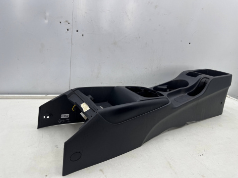 Tunel środkowy Hyundai i30 I FD 07-12r. obudowa konsola kokpit miejsce na kubki AUX USB 84671-2R000 Tunel środkowy Hyundai i30 I FD 07-12r. obudowa konsola kokpit miejsce na kubki AUX USB 84671-2R000