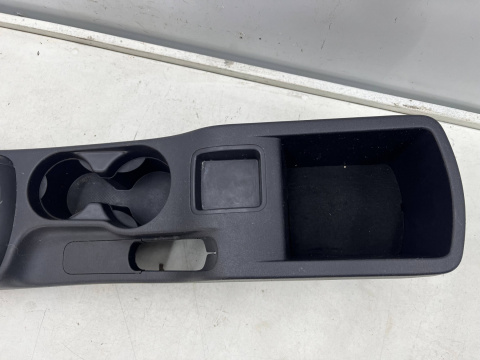 Tunel środkowy Hyundai i30 I FD 07-12r. obudowa konsola kokpit miejsce na kubki AUX USB 84671-2R000 Tunel środkowy Hyundai i30 I FD 07-12r. obudowa konsola kokpit miejsce na kubki AUX USB 84671-2R000