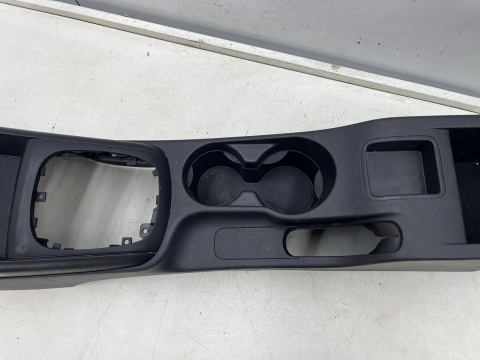 Tunel środkowy Hyundai i30 I FD 07-12r. obudowa konsola kokpit miejsce na kubki AUX USB 84671-2R000 Tunel środkowy Hyundai i30 I FD 07-12r. obudowa konsola kokpit miejsce na kubki AUX USB 84671-2R000