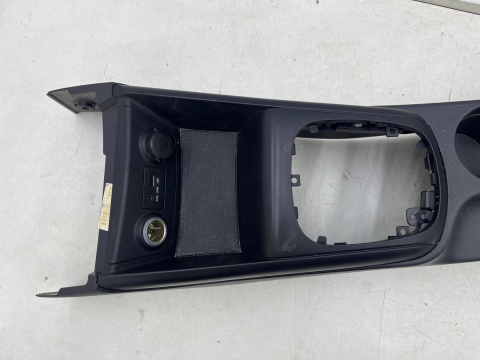 Tunel środkowy Hyundai i30 I FD 07-12r. obudowa konsola kokpit miejsce na kubki AUX USB 84671-2R000 Tunel środkowy Hyundai i30 I FD 07-12r. obudowa konsola kokpit miejsce na kubki AUX USB 84671-2R000