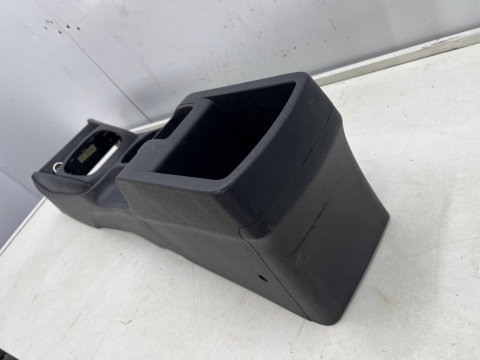 Tunel środkowy Hyundai i30 I FD 07-12r. obudowa konsola kokpit miejsce na kubki AUX USB 84671-2R000 Tunel środkowy Hyundai i30 I FD 07-12r. obudowa konsola kokpit miejsce na kubki AUX USB 84671-2R000