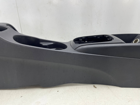 Tunel środkowy Hyundai i30 I FD 07-12r. obudowa konsola kokpit miejsce na kubki AUX USB 84671-2R000 Tunel środkowy Hyundai i30 I FD 07-12r. obudowa konsola kokpit miejsce na kubki AUX USB 84671-2R000
