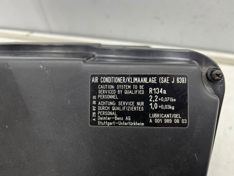 Skrzynka bezpieczników Mercedes w210 95-02r. 3.2 v6 obudowa komputera silnika pokrywa zaślepka 2105400082 Skrzynka bezpieczników Mercedes w210 95-02r. 3.2 v6 obudowa komputera silnika pokrywa zaślepka 2105400082