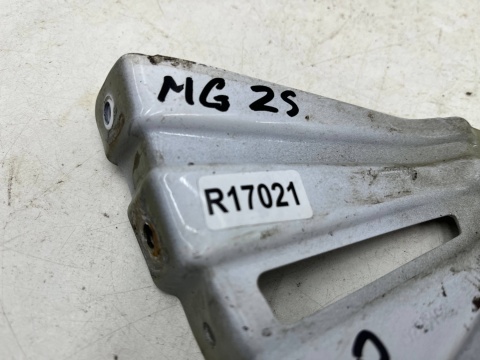 Mocowanie błotnika MG ZS VS 17r.- lewe przednie mocowanie błotnika wspornik podpora lewy przód 10230193 Mocowanie błotnika MG ZS VS 17r.- lewe przednie mocowanie błotnika wspornik podpora lewy przód 10230193