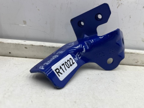 Mocowanie błotnika Peugeot 2008 II 19r.- lewe przednie DOLNE mocowanie błotnika wspornik podpora lewy przód NOWE 9826394980 Mocowanie błotnika Peugeot 2008 II 19r.- lewe przednie DOLNE mocowanie błotnika wspornik podpora lewy przód NOWE 9826394980