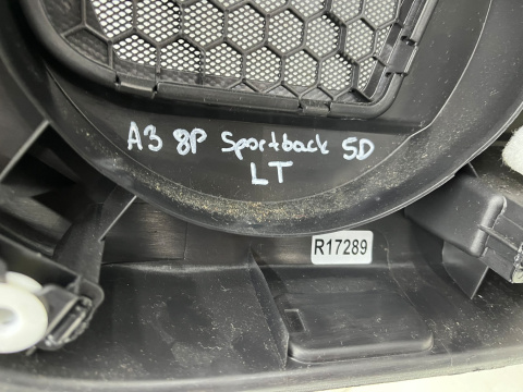Tapicerka Audi A3 8p Sportback 5D 03-13r. boczek drzwi lewych tylnych pasażera lewy tył 093044586 Tapicerka Audi A3 8p Sportback 5D 03-13r. boczek drzwi lewych tylnych pasażera lewy tył 093044586