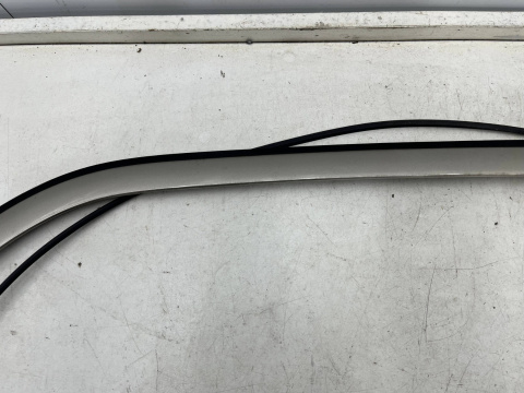 Listwa Mercedes w210 95-02r. KOMBI prawa tylna boczna nakładka karoseryjna ozdobna obramówka szyby bagażnika Listwa Mercedes w210 95-02r. KOMBI prawa tylna boczna nakładka karoseryjna ozdobna obramówka szyby bagażnika