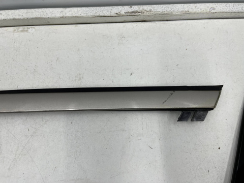 Listwa Mercedes w210 95-02r. KOMBI prawa tylna boczna nakładka karoseryjna ozdobna obramówka szyby bagażnika Listwa Mercedes w210 95-02r. KOMBI prawa tylna boczna nakładka karoseryjna ozdobna obramówka szyby bagażnika