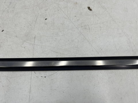 Listwa Mercedes w210 95-02r. KOMBI prawa tylna boczna nakładka karoseryjna ozdobna obramówka szyby bagażnika Listwa Mercedes w210 95-02r. KOMBI prawa tylna boczna nakładka karoseryjna ozdobna obramówka szyby bagażnika