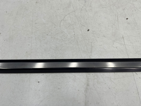 Listwa Mercedes w210 95-02r. KOMBI prawa tylna boczna nakładka karoseryjna ozdobna obramówka szyby bagażnika Listwa Mercedes w210 95-02r. KOMBI prawa tylna boczna nakładka karoseryjna ozdobna obramówka szyby bagażnika