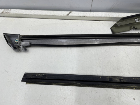 Listwa Mercedes w210 95-02r. KOMBI prawa tylna boczna nakładka karoseryjna ozdobna obramówka szyby bagażnika Listwa Mercedes w210 95-02r. KOMBI prawa tylna boczna nakładka karoseryjna ozdobna obramówka szyby bagażnika