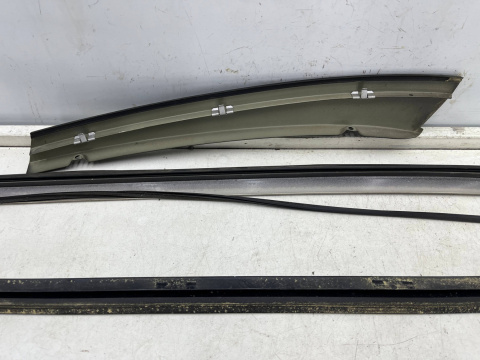 Listwa Mercedes w210 95-02r. KOMBI prawa tylna boczna nakładka karoseryjna ozdobna obramówka szyby bagażnika Listwa Mercedes w210 95-02r. KOMBI prawa tylna boczna nakładka karoseryjna ozdobna obramówka szyby bagażnika