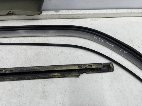 Listwa Mercedes w210 95-02r. KOMBI prawa tylna boczna nakładka karoseryjna ozdobna obramówka szyby bagażnika Listwa Mercedes w210 95-02r. KOMBI prawa tylna boczna nakładka karoseryjna ozdobna obramówka szyby bagażnika