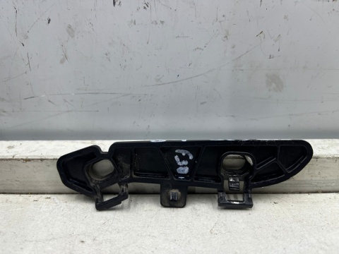 Ślizg BMW F30 F31 11-18r. lewe przednie mocowanie wspornik uchwyt zderzaka błotnika lewy przód 7279711 Ślizg BMW F30 F31 11-18r. lewe przednie mocowanie wspornik uchwyt zderzaka błotnika lewy przód 7279711