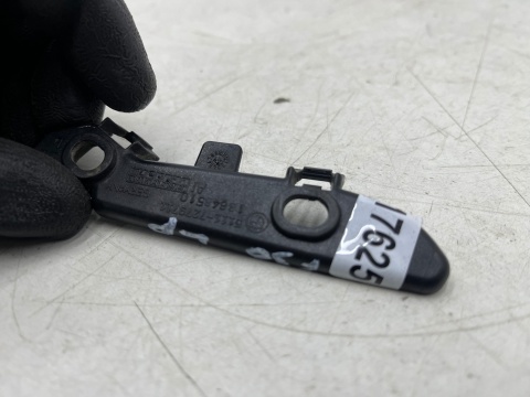 Ślizg BMW F30 F31 11-18r. lewe przednie mocowanie wspornik uchwyt zderzaka błotnika lewy przód 7279711 Ślizg BMW F30 F31 11-18r. lewe przednie mocowanie wspornik uchwyt zderzaka błotnika lewy przód 7279711