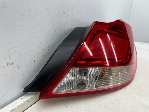 Lampa Opel Insignia A sedan HB 08-13r. PRAWA tylna w błotnik EUROPA EU oryginalna PRAWY tył z wkładem Lampa Opel Insignia A sedan HB 08-13r. PRAWA tylna w błotnik EUROPA EU oryginalna PRAWY tył z wkładem