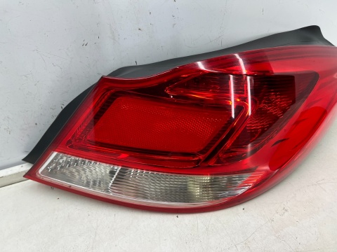 Lampa Opel Insignia A sedan HB 08-13r. PRAWA tylna w błotnik EUROPA EU oryginalna PRAWY tył z wkładem Lampa Opel Insignia A sedan HB 08-13r. PRAWA tylna w błotnik EUROPA EU oryginalna PRAWY tył z wkładem