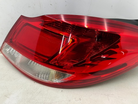 Lampa Opel Insignia A sedan HB 08-13r. PRAWA tylna w błotnik EUROPA EU oryginalna PRAWY tył z wkładem Lampa Opel Insignia A sedan HB 08-13r. PRAWA tylna w błotnik EUROPA EU oryginalna PRAWY tył z wkładem