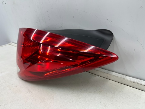Lampa Opel Insignia A sedan HB 08-13r. PRAWA tylna w błotnik EUROPA EU oryginalna PRAWY tył z wkładem Lampa Opel Insignia A sedan HB 08-13r. PRAWA tylna w błotnik EUROPA EU oryginalna PRAWY tył z wkładem