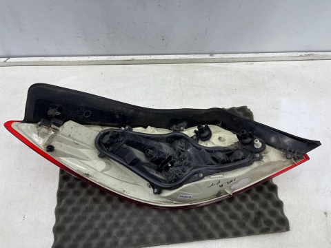 Lampa Opel Insignia A sedan HB 08-13r. PRAWA tylna w błotnik EUROPA EU oryginalna PRAWY tył z wkładem Lampa Opel Insignia A sedan HB 08-13r. PRAWA tylna w błotnik EUROPA EU oryginalna PRAWY tył z wkładem