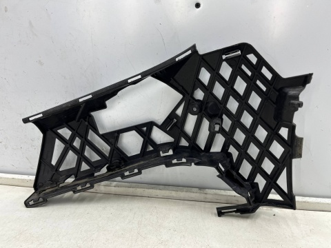 Ślizg VW Passat B8 3g0 14-19r. prawe przednie mocowanie zderzaka wspornik pod reflektor prawy przód 3g0807178 Ślizg VW Passat B8 3g0 14-19r. prawe przednie mocowanie zderzaka wspornik pod reflektor prawy przód 3g0807178
