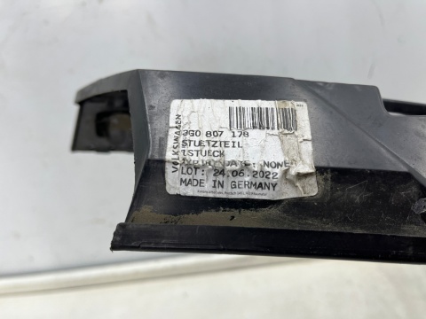 Ślizg VW Passat B8 3g0 14-19r. prawe przednie mocowanie zderzaka wspornik pod reflektor prawy przód 3g0807178 Ślizg VW Passat B8 3g0 14-19r. prawe przednie mocowanie zderzaka wspornik pod reflektor prawy przód 3g0807178