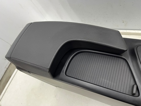 Tunel środkowy Opel Insignia A 08-11r. podłokietnik skórzany aux BEZ usb EUROPA Tunel środkowy Opel Insignia A 08-11r. podłokietnik skórzany aux BEZ usb EUROPA