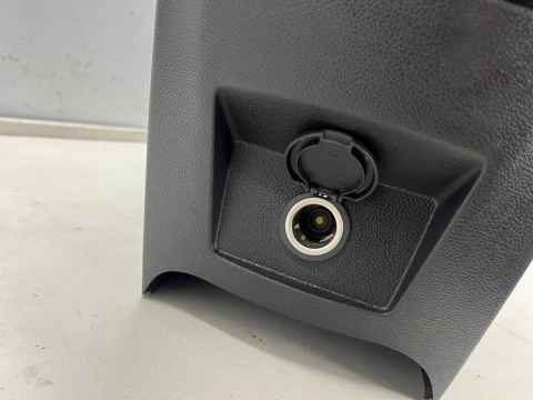 Tunel środkowy Opel Insignia A 08-11r. podłokietnik skórzany aux BEZ usb EUROPA Tunel środkowy Opel Insignia A 08-11r. podłokietnik skórzany aux BEZ usb EUROPA