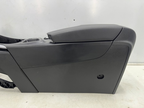 Tunel środkowy Opel Insignia A 08-11r. podłokietnik skórzany aux BEZ usb EUROPA Tunel środkowy Opel Insignia A 08-11r. podłokietnik skórzany aux BEZ usb EUROPA