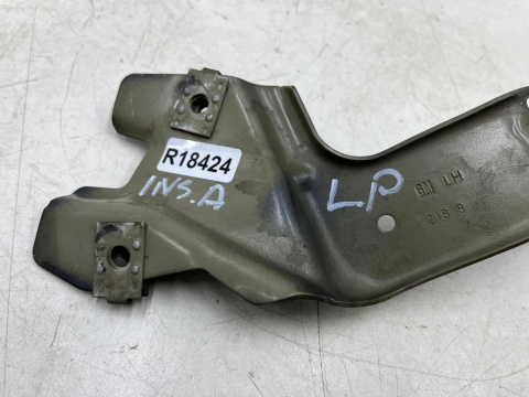 Mocowanie błotnika Opel Insignia A 08-13r. lewe przednie mocowanie błotnika wspornik podpora lewy przód Mocowanie błotnika Opel Insignia A 08-13r. lewe przednie mocowanie błotnika wspornik podpora lewy przód
