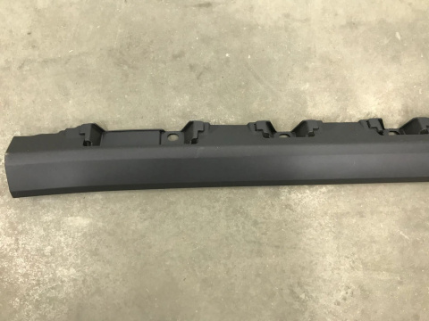 Nakładka progu Suzuki Ignis 3 III 16r.- prawa listwa progowa zewnętrzna próg 77231-62r1 Nakładka progu Suzuki Ignis 3 III 16r.- prawa listwa progowa zewnętrzna próg 77231-62r1