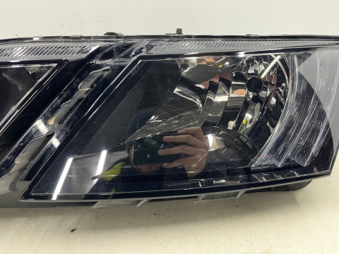 Lampa reflektor Skoda Octavia III LIFT 16-20r. lewa przednia na żarówkę H7 DRL LED lewy przód 5e1941015c Lampa reflektor Skoda Octavia III LIFT 16-20r. lewa przednia na żarówkę H7 DRL LED lewy przód 5e1941015c