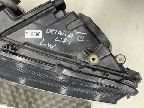 Lampa reflektor Skoda Octavia III LIFT 16-20r. lewa przednia na żarówkę H7 DRL LED lewy przód 5e1941015c Lampa reflektor Skoda Octavia III LIFT 16-20r. lewa przednia na żarówkę H7 DRL LED lewy przód 5e1941015c
