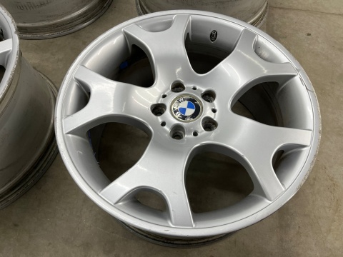Felga BMW X5 E53 10jx19 ET45 9jx19 ET48 5x120 DWIE SZEROKOŚCI felgi aluminiowe 19 cali oryginalne Styling 63 KOMPLET 1096228 Felga BMW X5 E53 10jx19 ET45 9jx19 ET48 5x120 DWIE SZEROKOŚCI felgi aluminiowe 19 cali oryginalne Styling 63 KOMPLET 1096228