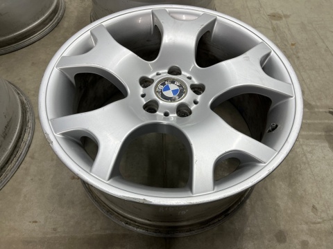 Felga BMW X5 E53 10jx19 ET45 9jx19 ET48 5x120 DWIE SZEROKOŚCI felgi aluminiowe 19 cali oryginalne Styling 63 KOMPLET 1096228 Felga BMW X5 E53 10jx19 ET45 9jx19 ET48 5x120 DWIE SZEROKOŚCI felgi aluminiowe 19 cali oryginalne Styling 63 KOMPLET 1096228
