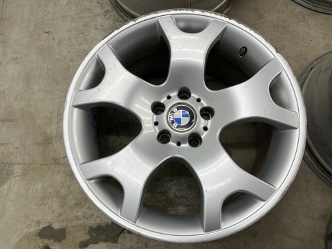 Felga BMW X5 E53 10jx19 ET45 9jx19 ET48 5x120 DWIE SZEROKOŚCI felgi aluminiowe 19 cali oryginalne Styling 63 KOMPLET 1096228 Felga BMW X5 E53 10jx19 ET45 9jx19 ET48 5x120 DWIE SZEROKOŚCI felgi aluminiowe 19 cali oryginalne Styling 63 KOMPLET 1096228