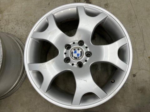 Felga BMW X5 E53 10jx19 ET45 9jx19 ET48 5x120 DWIE SZEROKOŚCI felgi aluminiowe 19 cali oryginalne Styling 63 KOMPLET 1096228 Felga BMW X5 E53 10jx19 ET45 9jx19 ET48 5x120 DWIE SZEROKOŚCI felgi aluminiowe 19 cali oryginalne Styling 63 KOMPLET 1096228