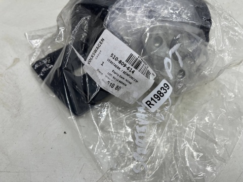 Poszycie VW Golf Sportsvan 14-20r. prawy uchwyt rygla zamka drzwi wzmocnienie słupka prawego tylnego 510809614 Poszycie VW Golf Sportsvan 14-20r. prawy uchwyt rygla zamka drzwi wzmocnienie słupka prawego tylnego 510809614