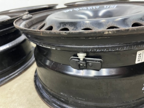 Felga Ford C-max Focus Kuga Mondeo 2004r.- 6,5jx16 5x108 ET50 felgi stalowe 16 cali Alcar 8325 KOMPLET Felga Ford C-max Focus Kuga Mondeo 2004r.- 6,5jx16 5x108 ET50 felgi stalowe 16 cali Alcar 8325 KOMPLET