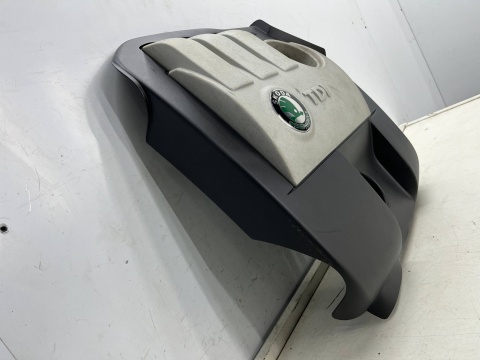 Pokrywa silnika Skoda Fabia I 99-08r. 1.4 TDi diesel osłona górna nakładka na silnik 045103925 Pokrywa silnika Skoda Fabia I 99-08r. 1.4 TDi diesel osłona górna nakładka na silnik 045103925