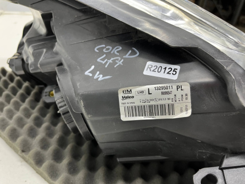 Lampa reflektor Opel Corsa D LIFT 11-14r. LEWA przednia zwykła H7 H1 lewy przód Europa oryginalna 13295011 Lampa reflektor Opel Corsa D LIFT 11-14r. LEWA przednia zwykła H7 H1 lewy przód Europa oryginalna 13295011