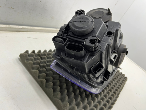 Lampa reflektor VW Polo 6 VI 2g 17-21r. LEWA przednia zwykła H7 lewy przód zamiennik TYC Lampa reflektor VW Polo 6 VI 2g 17-21r. LEWA przednia zwykła H7 lewy przód zamiennik TYC